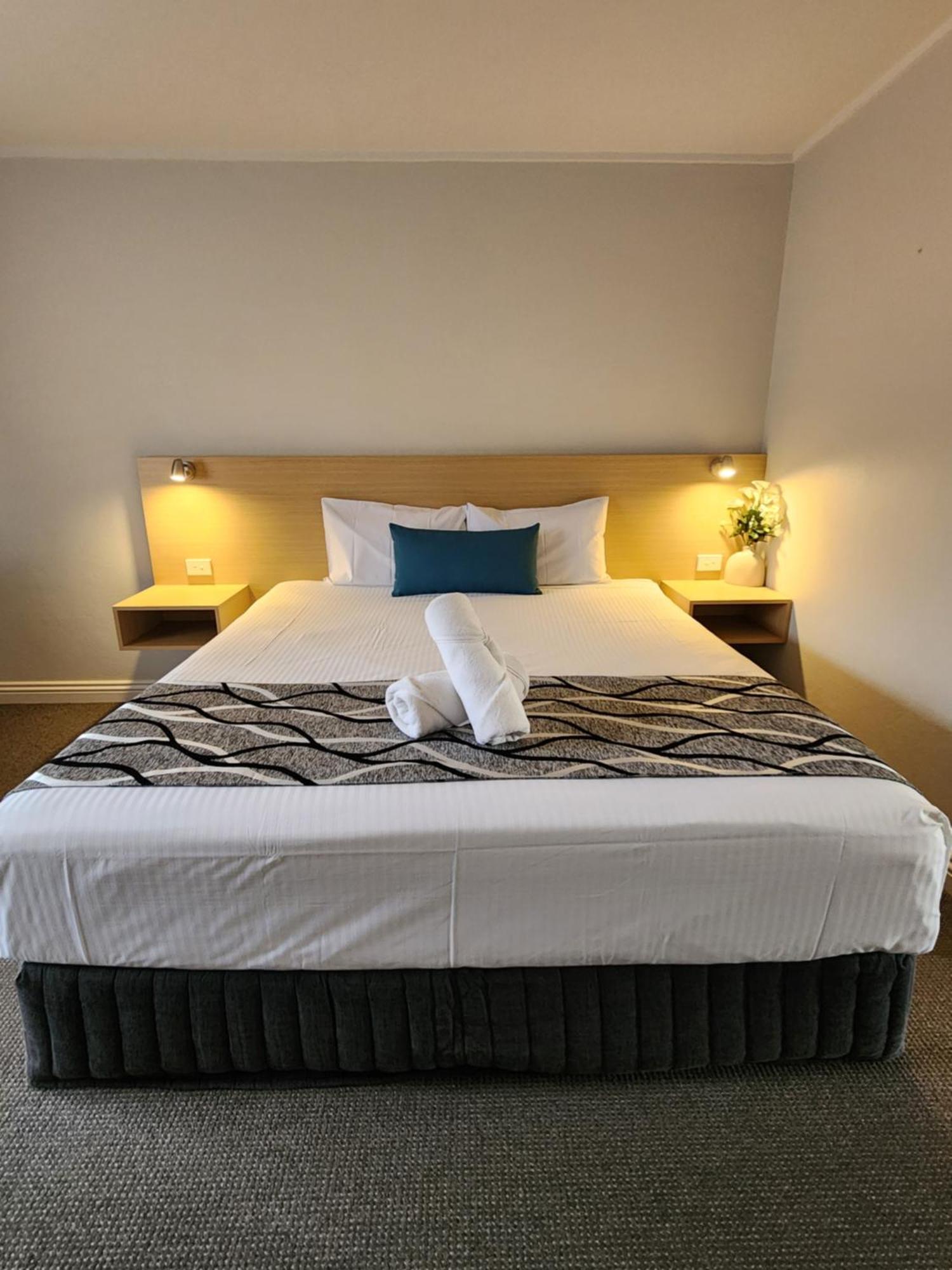 Country Gardens Motel Coonabarabran Ngoại thất bức ảnh